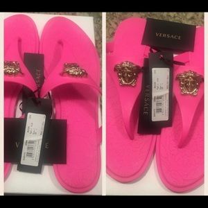 Versace medusa palazzo thong sandals